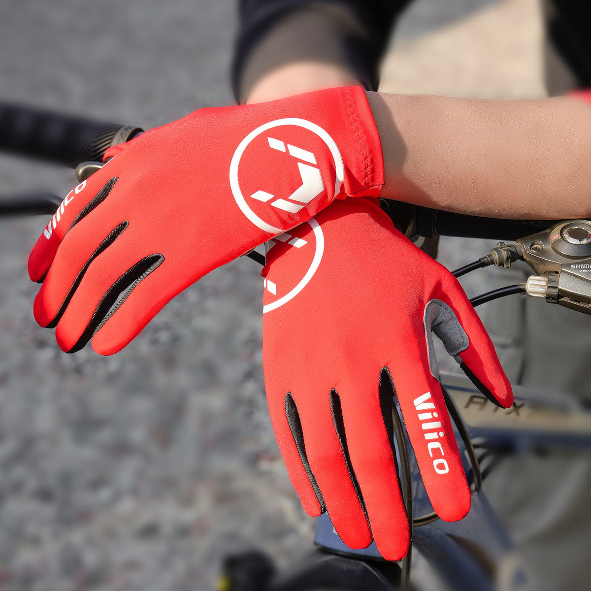 Full-finger bike gloves palm padding detail