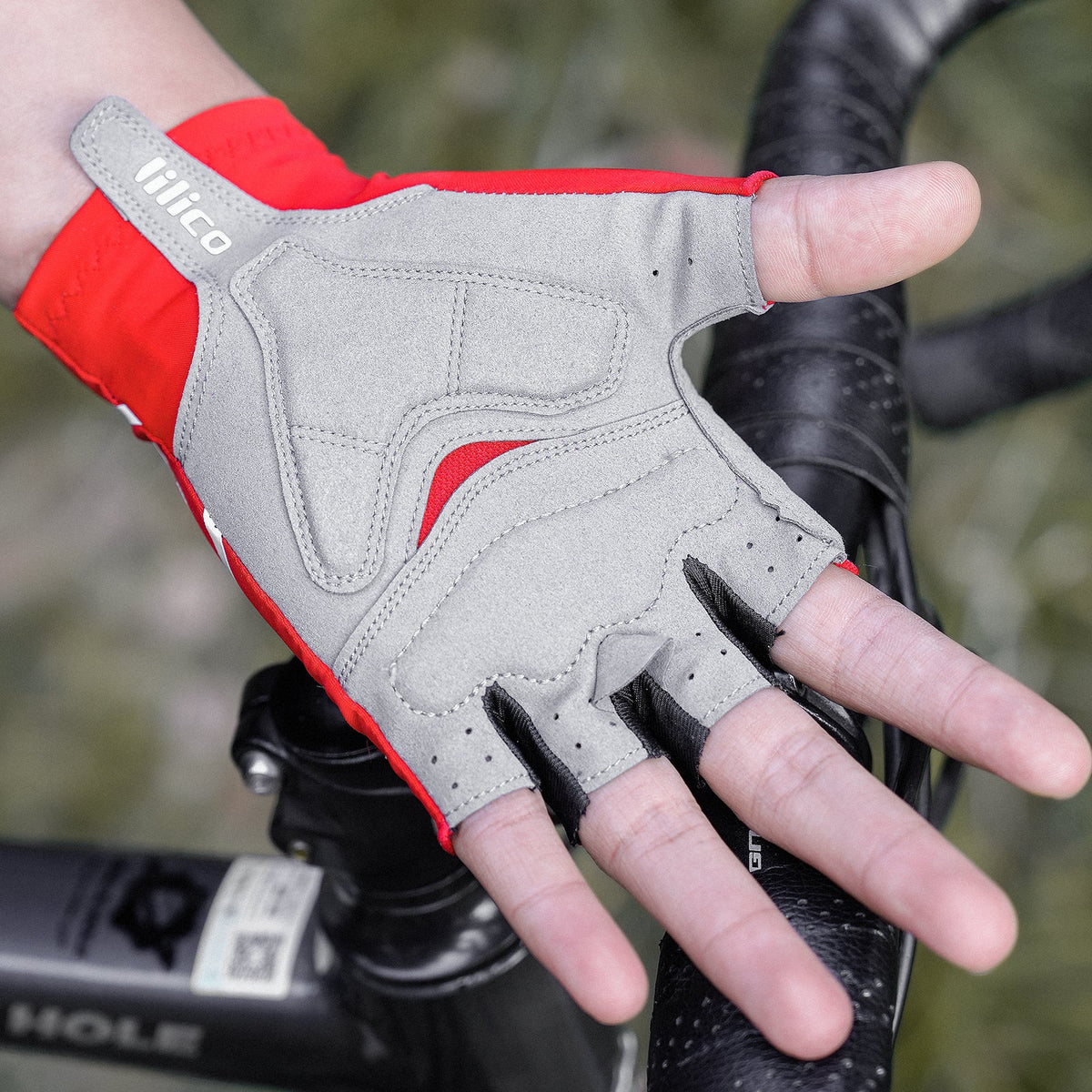 Half-finger bike gloves palm padding detail